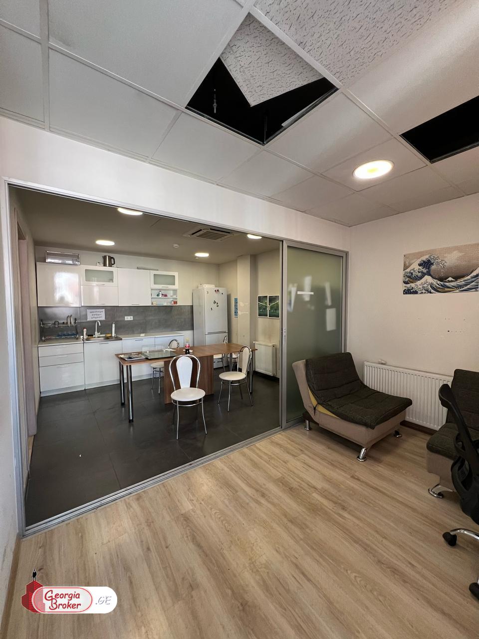 იყიდება ახალი გარემონტებული 7 ოთახიანი ბინა