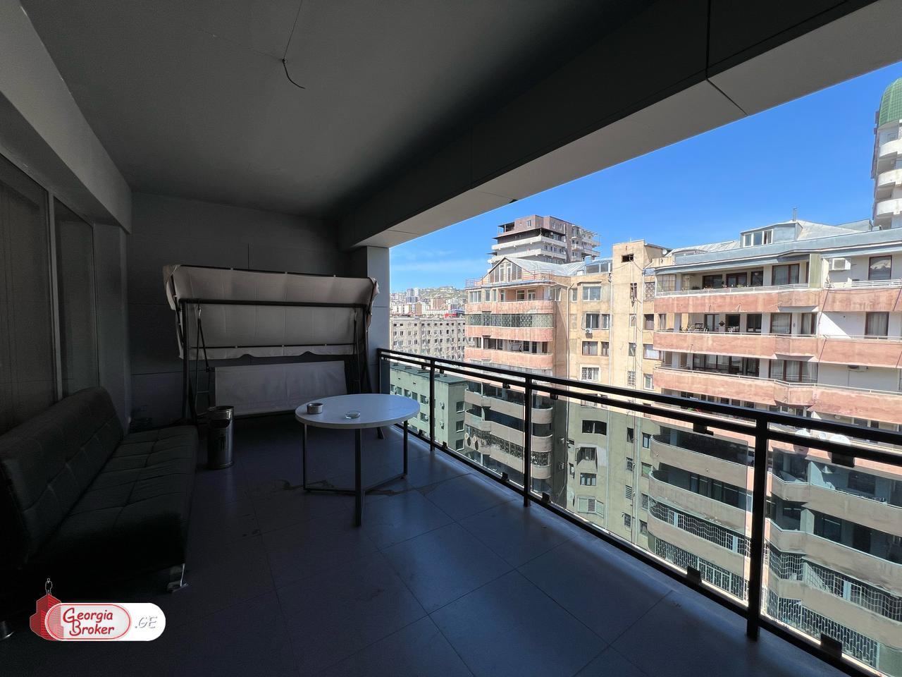 იყიდება ახალი გარემონტებული 7 ოთახიანი ბინა