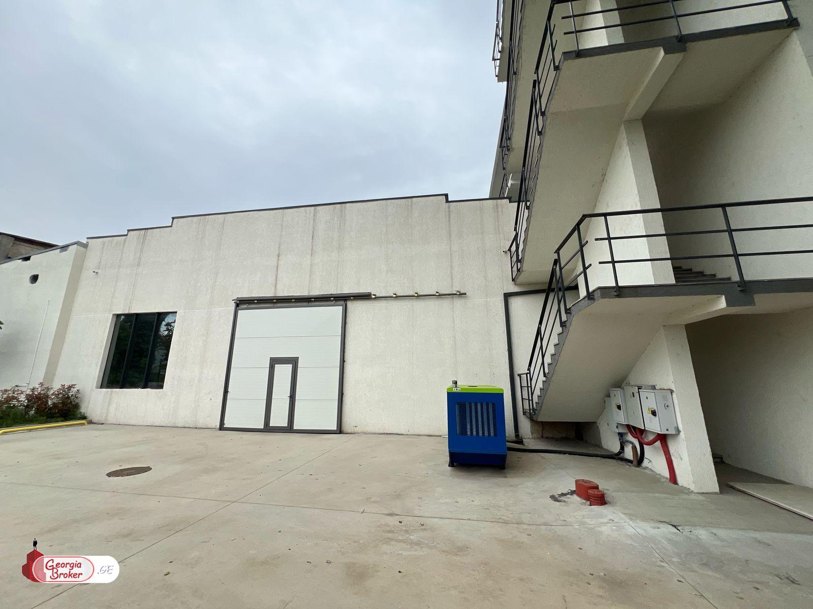 nearly repaired universal space for rent