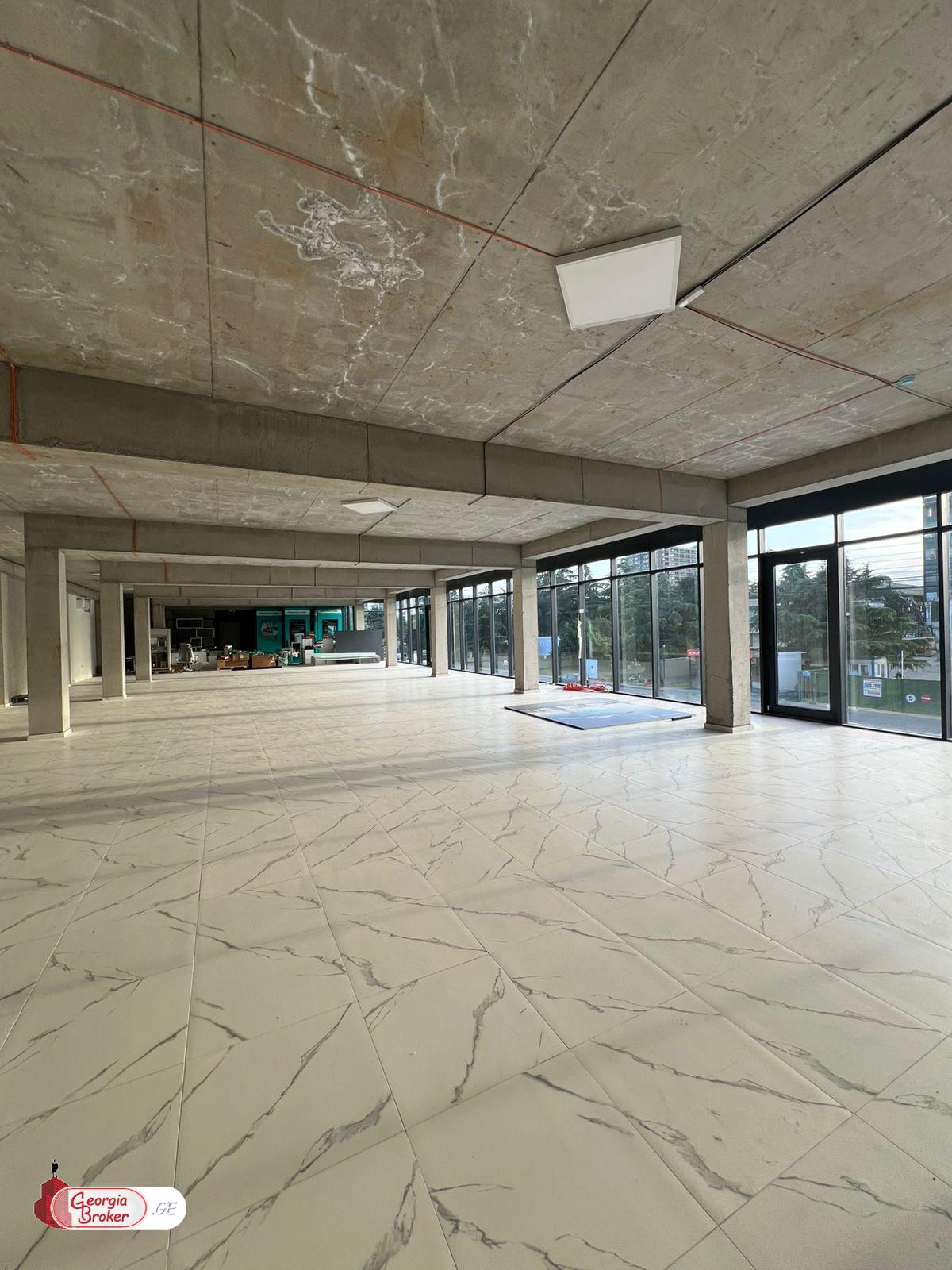 ქირავდება ახალი გარემონტებული სავაჭრო ფართი