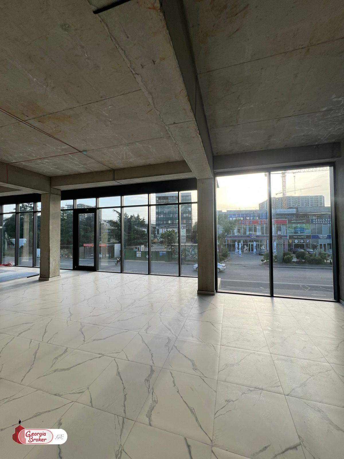 ქირავდება ახალი გარემონტებული სავაჭრო ფართი