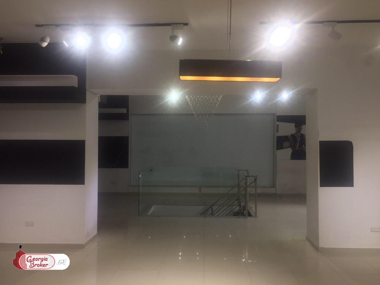 продается торговое помещение с новым ремонтом