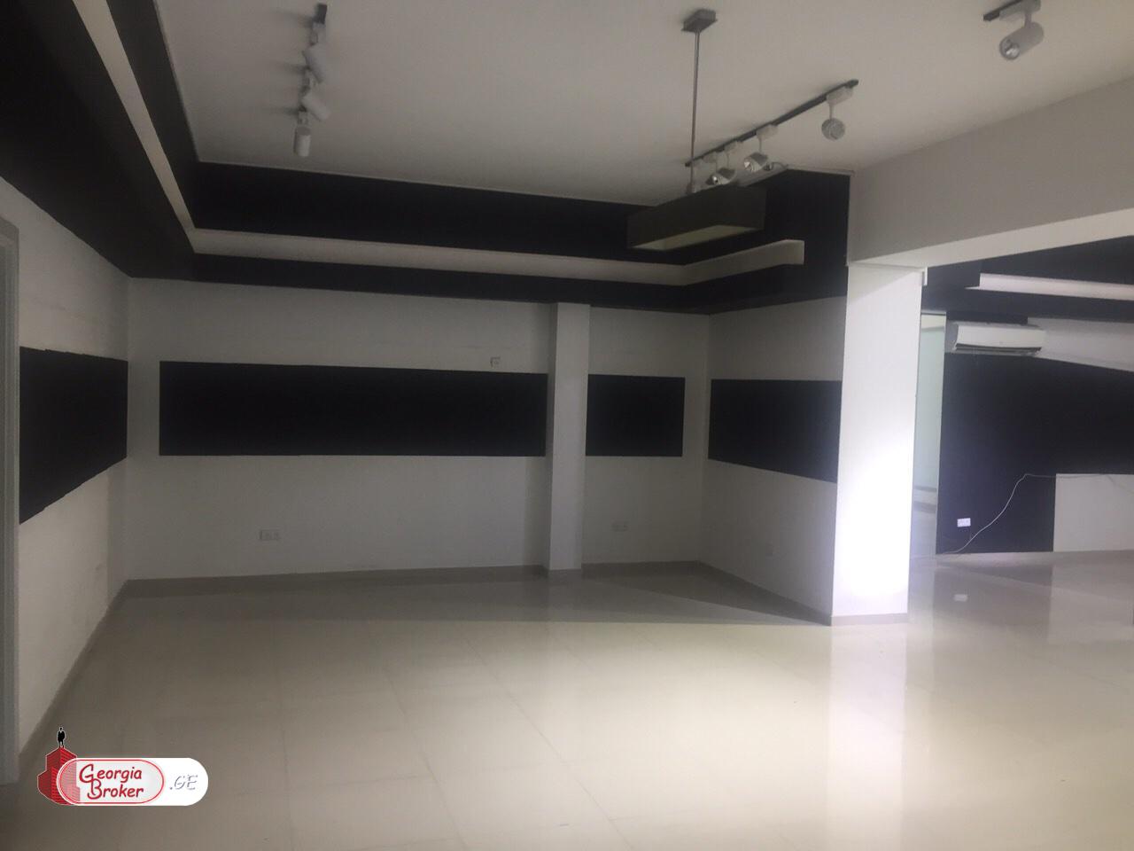 продается торговое помещение с новым ремонтом