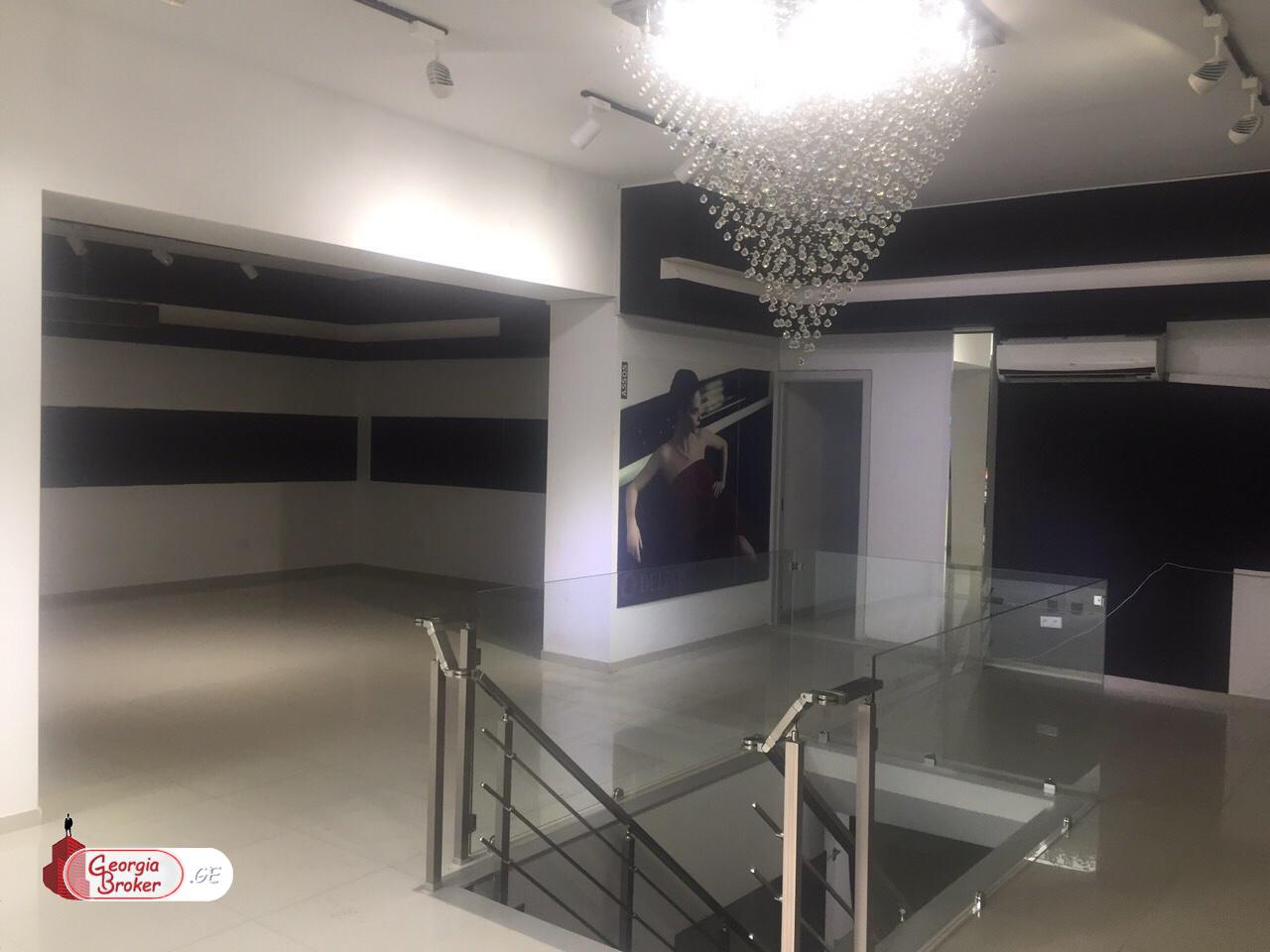 продается торговое помещение с новым ремонтом