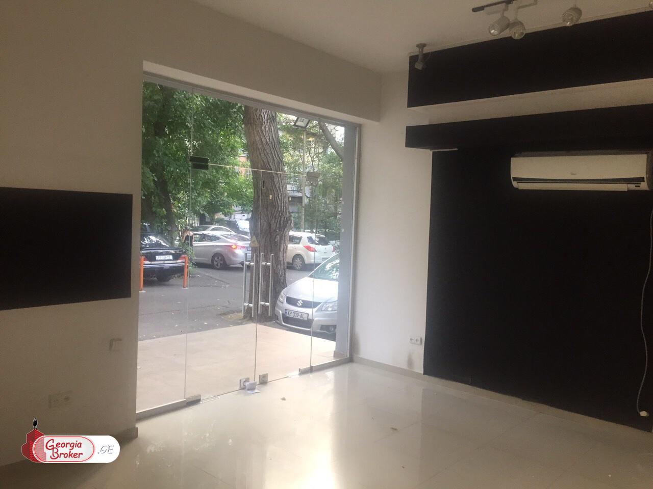 продается торговое помещение с новым ремонтом