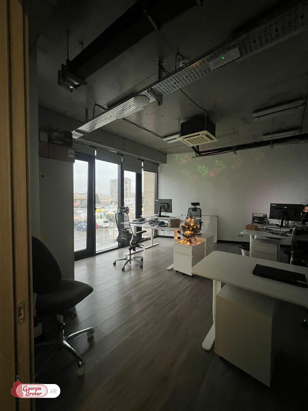 в аренду офис с новым ремонтом 11-комнат