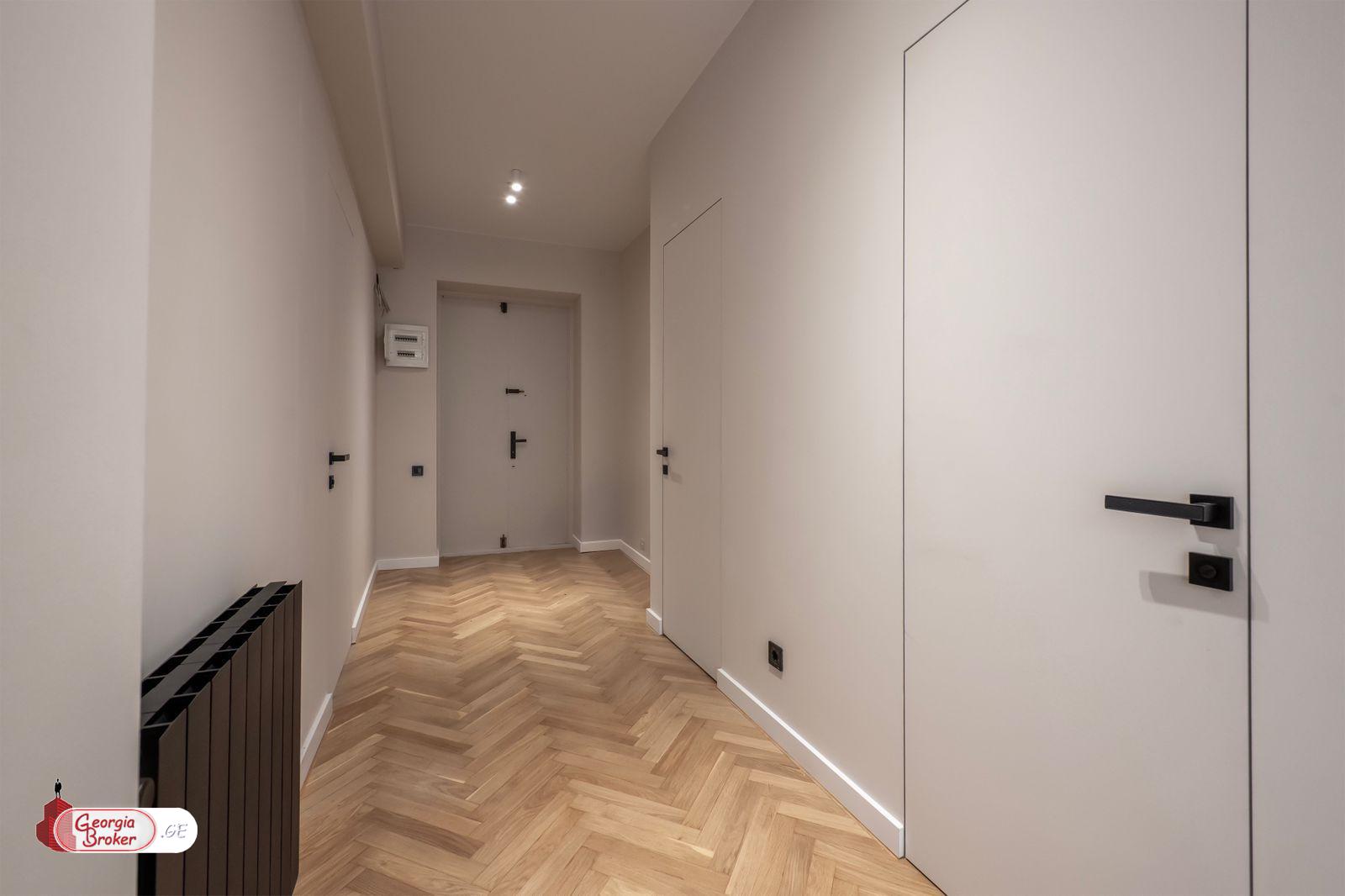 продается квартира с новым ремонтом 5-комнат