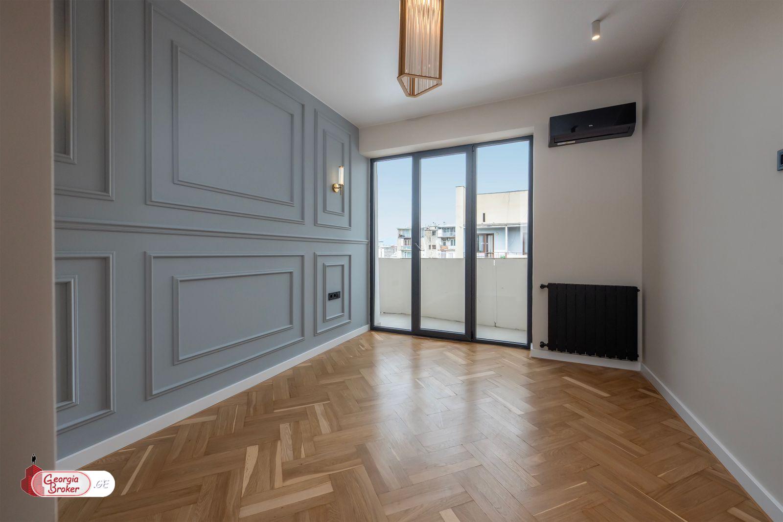 продается квартира с новым ремонтом 5-комнат