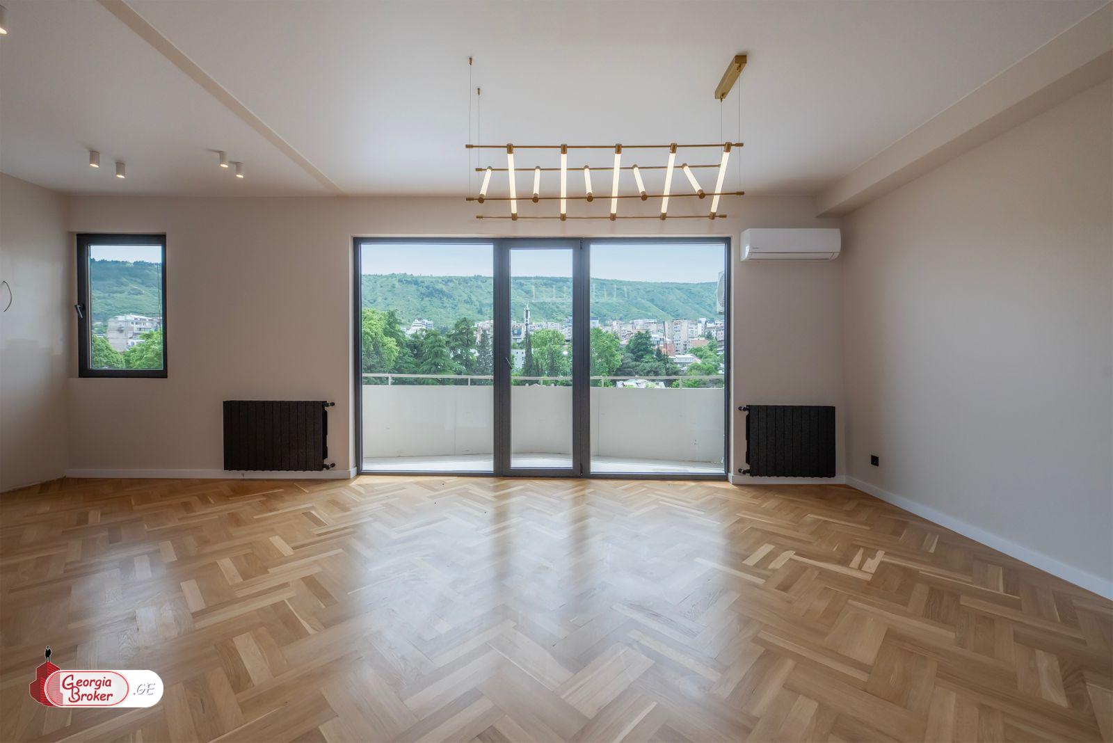 продается квартира с новым ремонтом 5-комнат