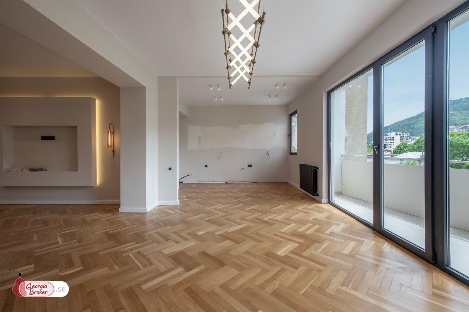 продается квартира с новым ремонтом 5-комнат