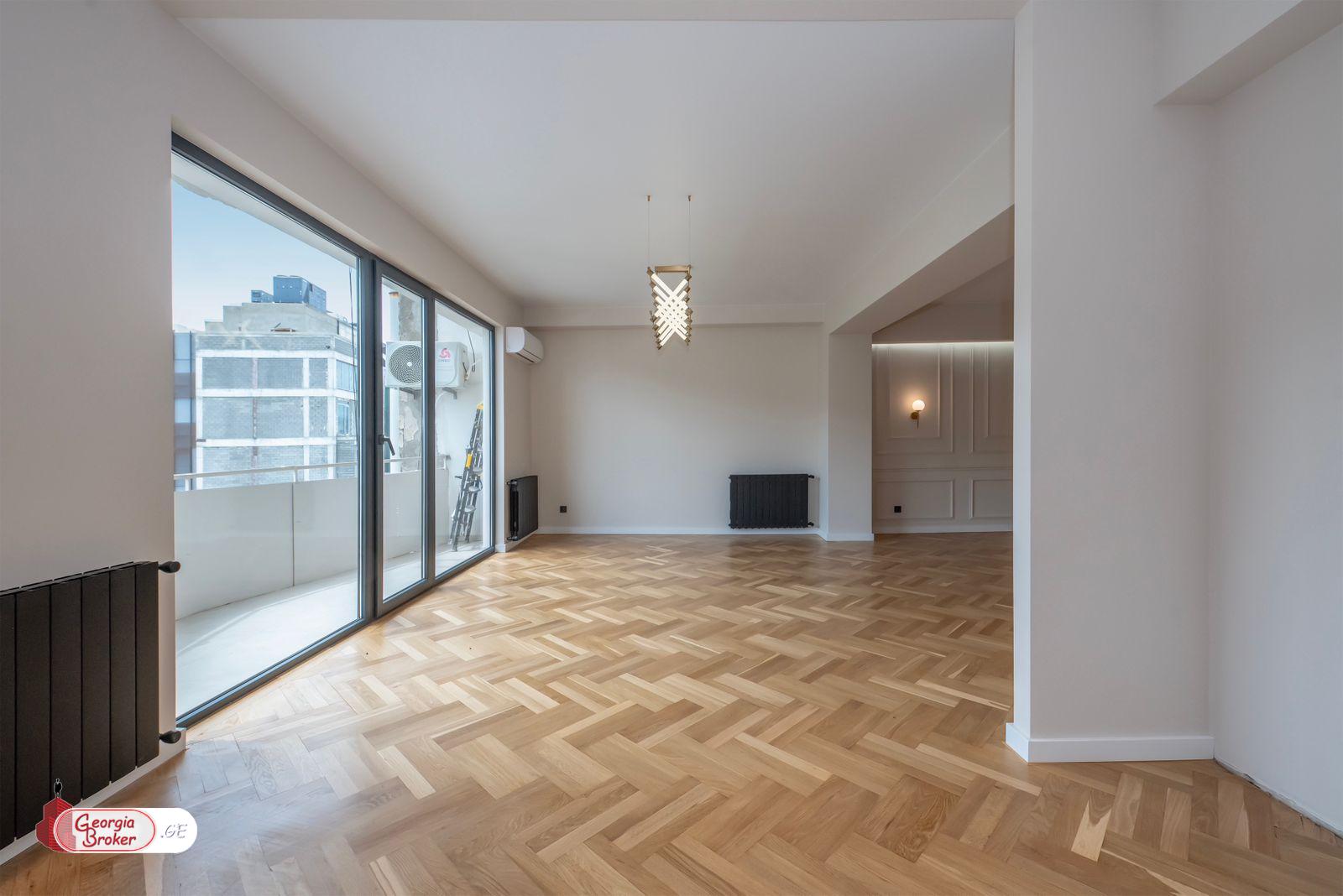 продается квартира с новым ремонтом 5-комнат