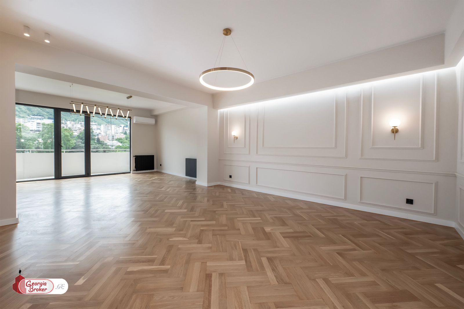 продается квартира с новым ремонтом 5-комнат