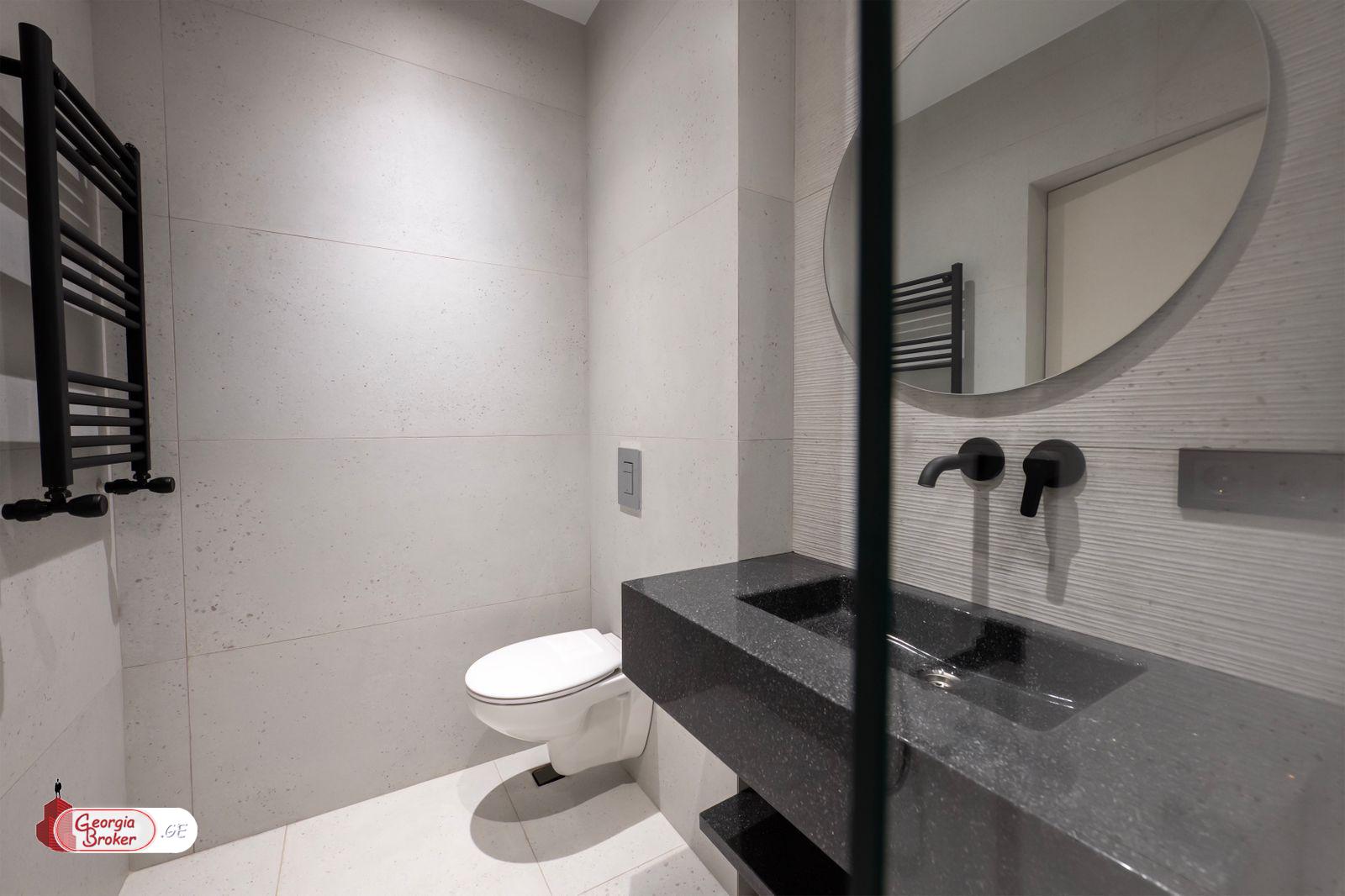 продается квартира с новым ремонтом 5-комнат