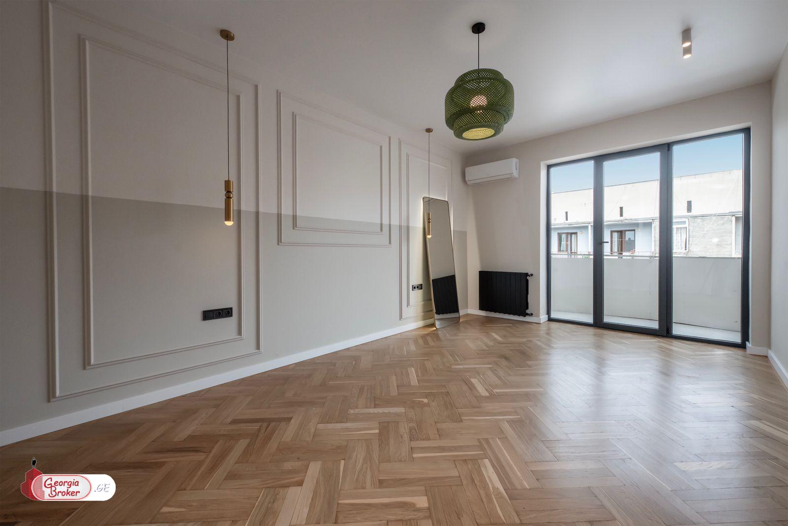 продается квартира с новым ремонтом 5-комнат