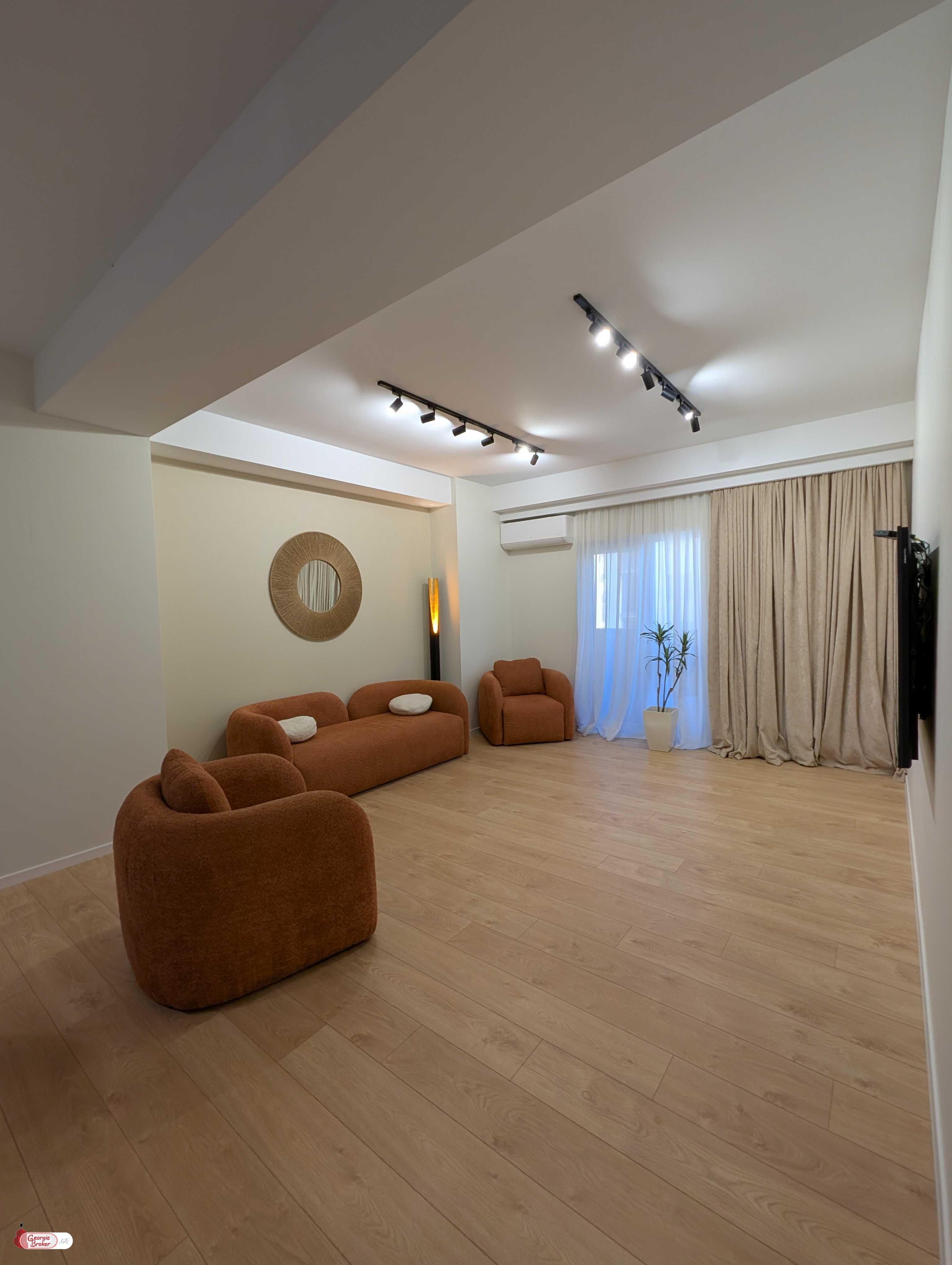 продается квартира с новым ремонтом 3-комнаты