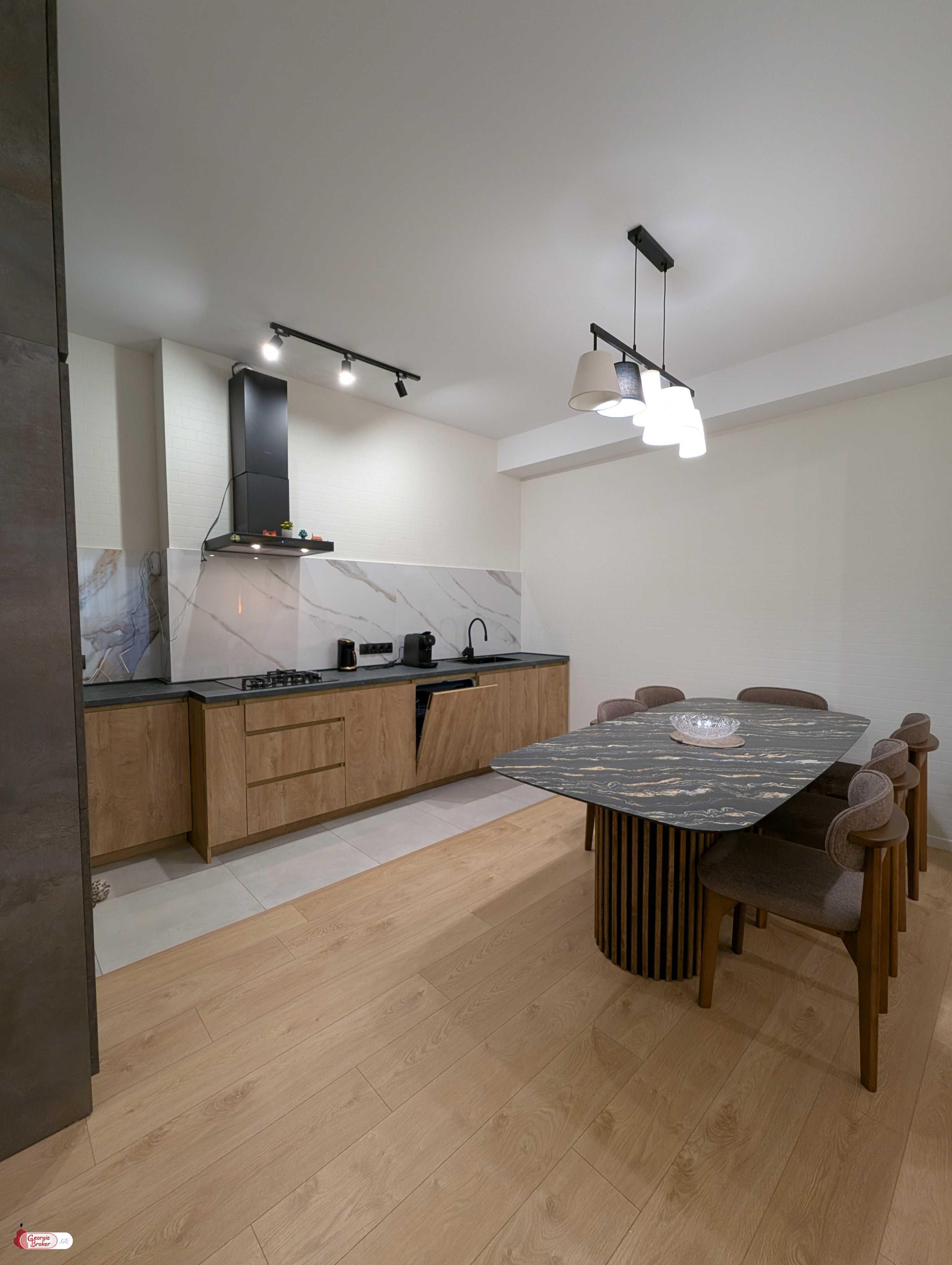 продается квартира с новым ремонтом 3-комнаты