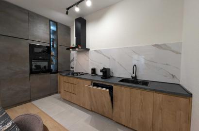 продается квартира с новым ремонтом 3-комнаты