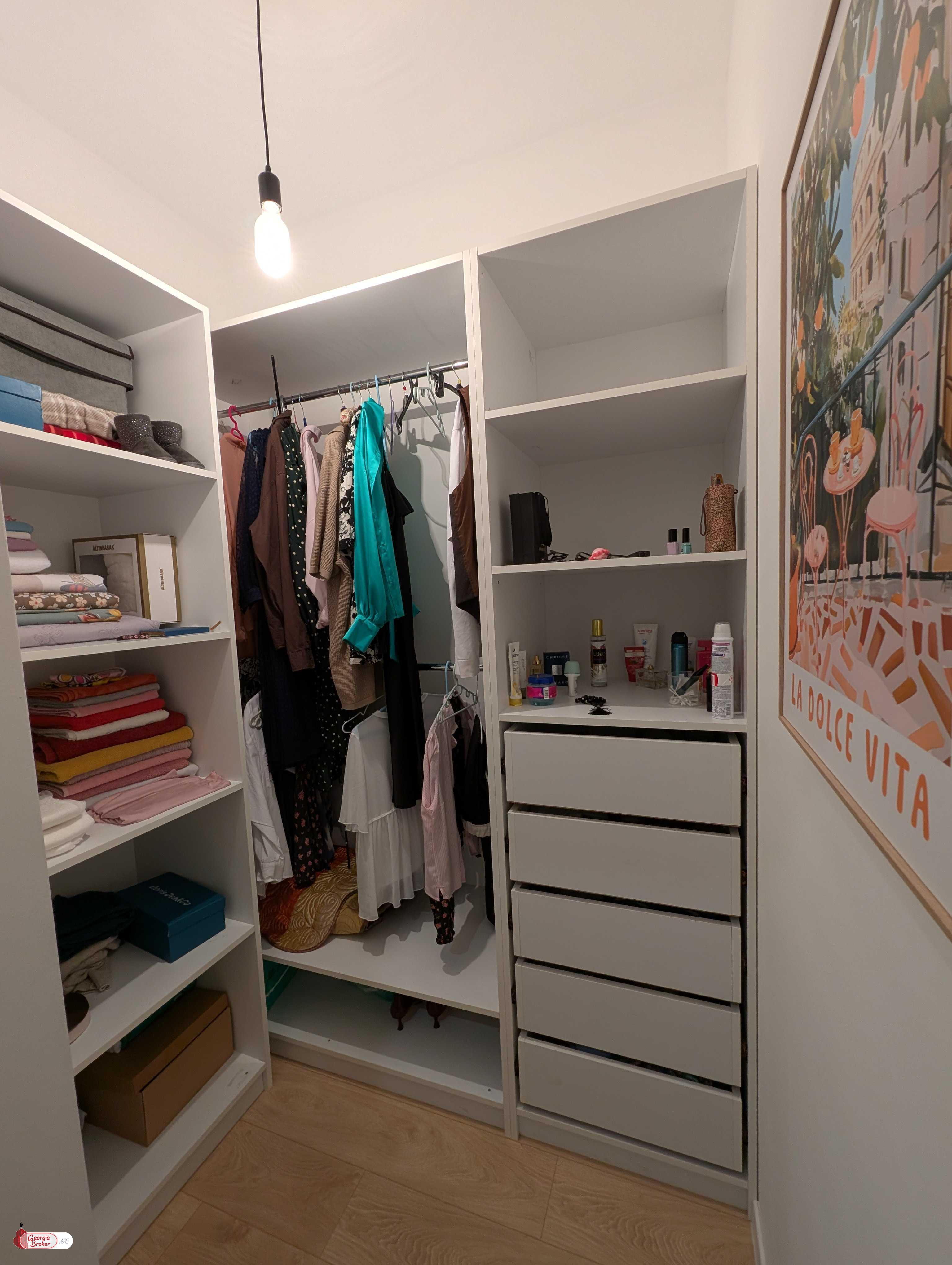 продается квартира с новым ремонтом 3-комнаты