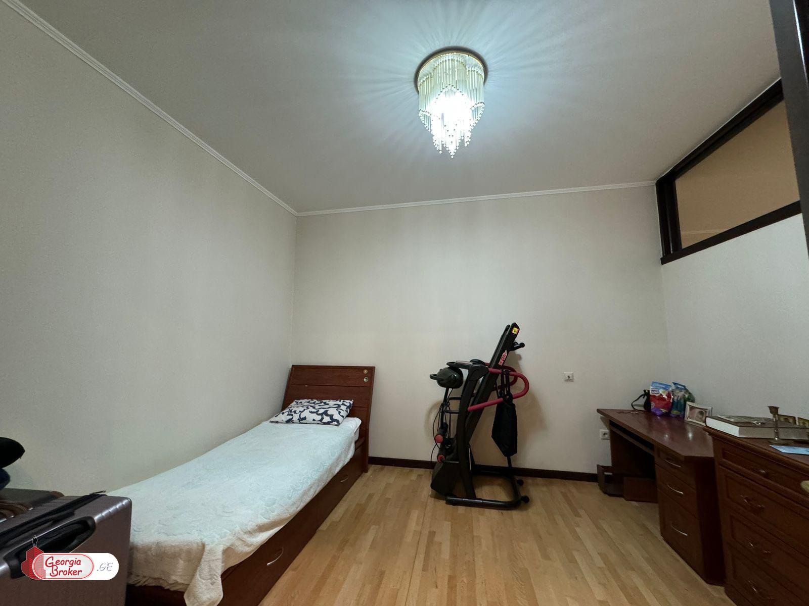 nearly repaired 3-room apartment for sale