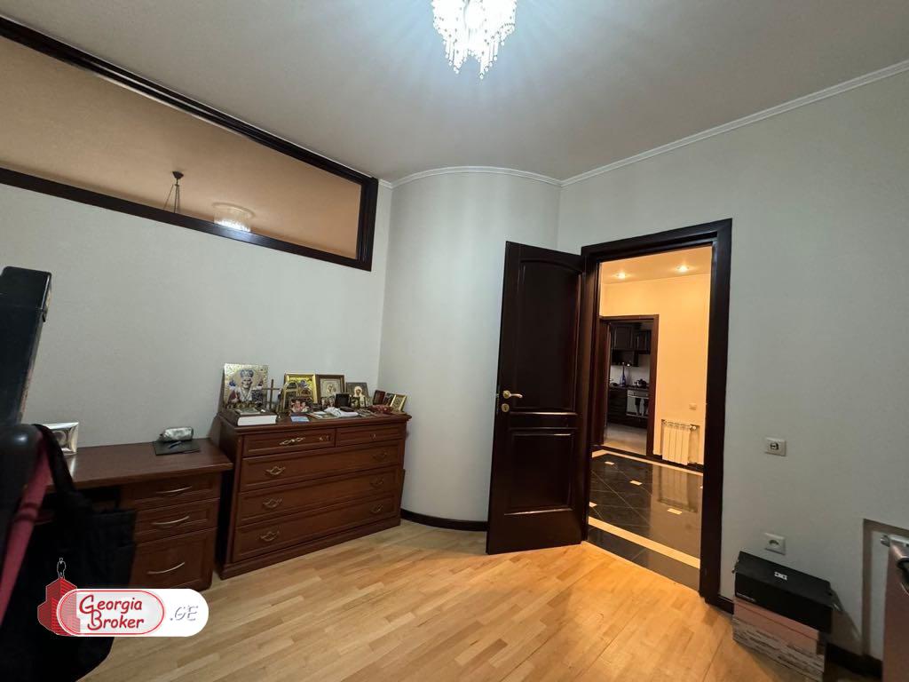 nearly repaired 3-room apartment for sale