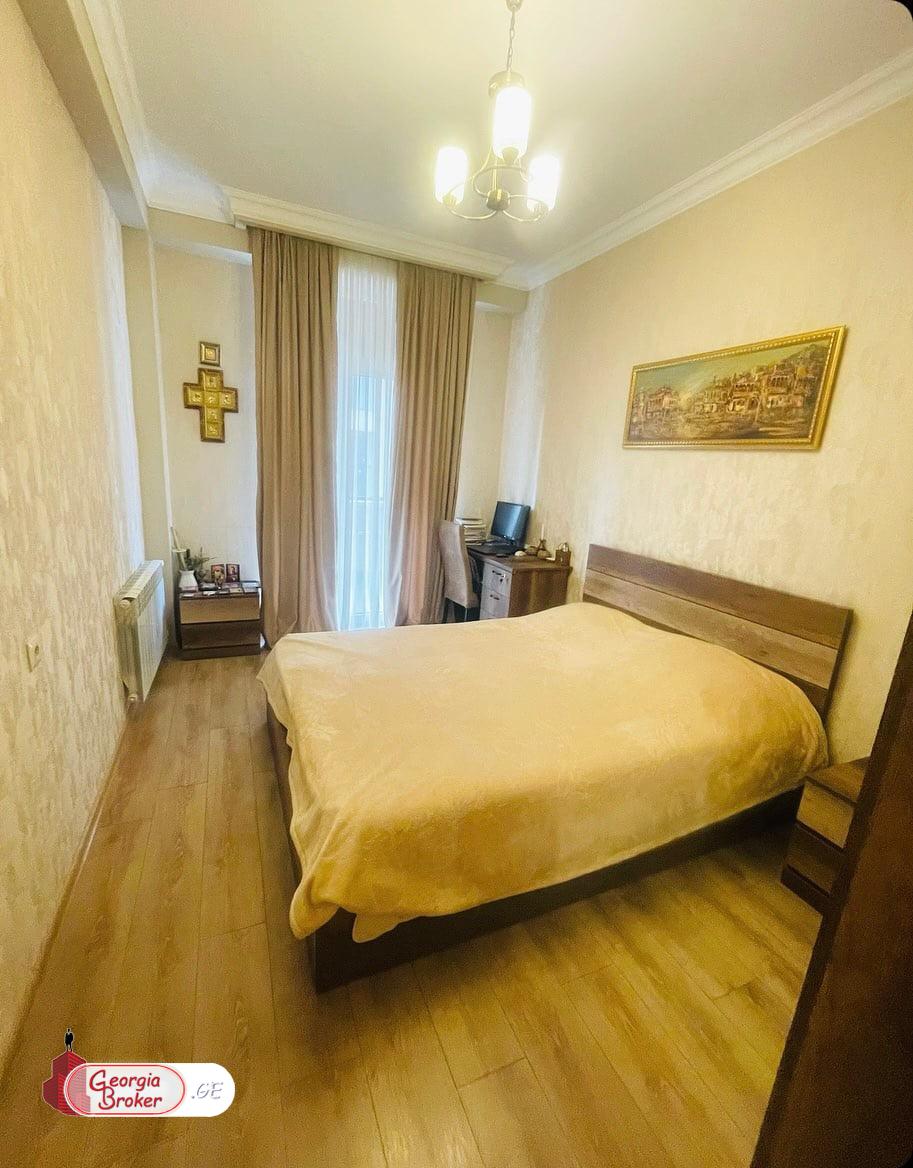 продается квартира с новым ремонтом 3-комнаты