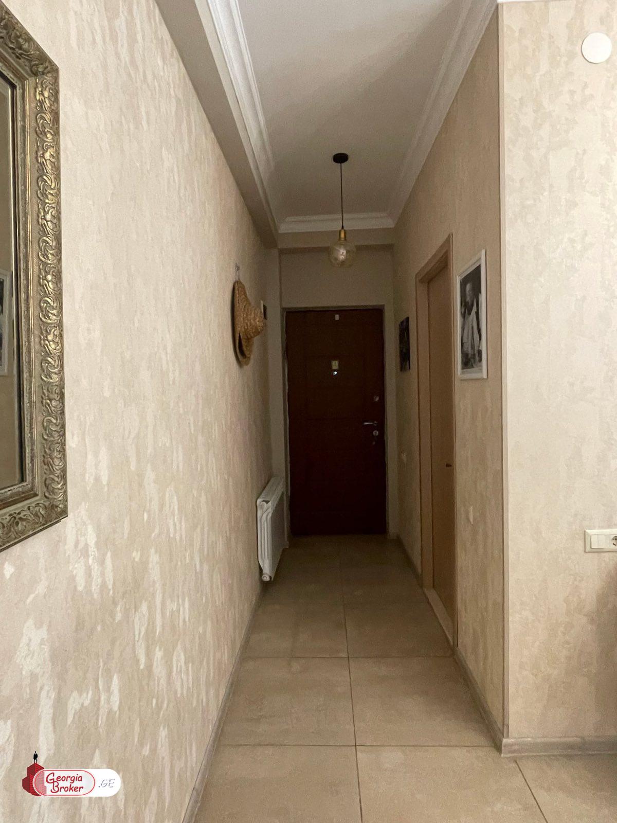 продается квартира с новым ремонтом 3-комнаты