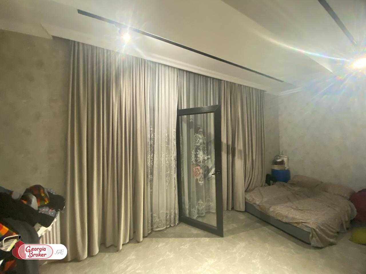 продается квартира с новым ремонтом 3-комнаты