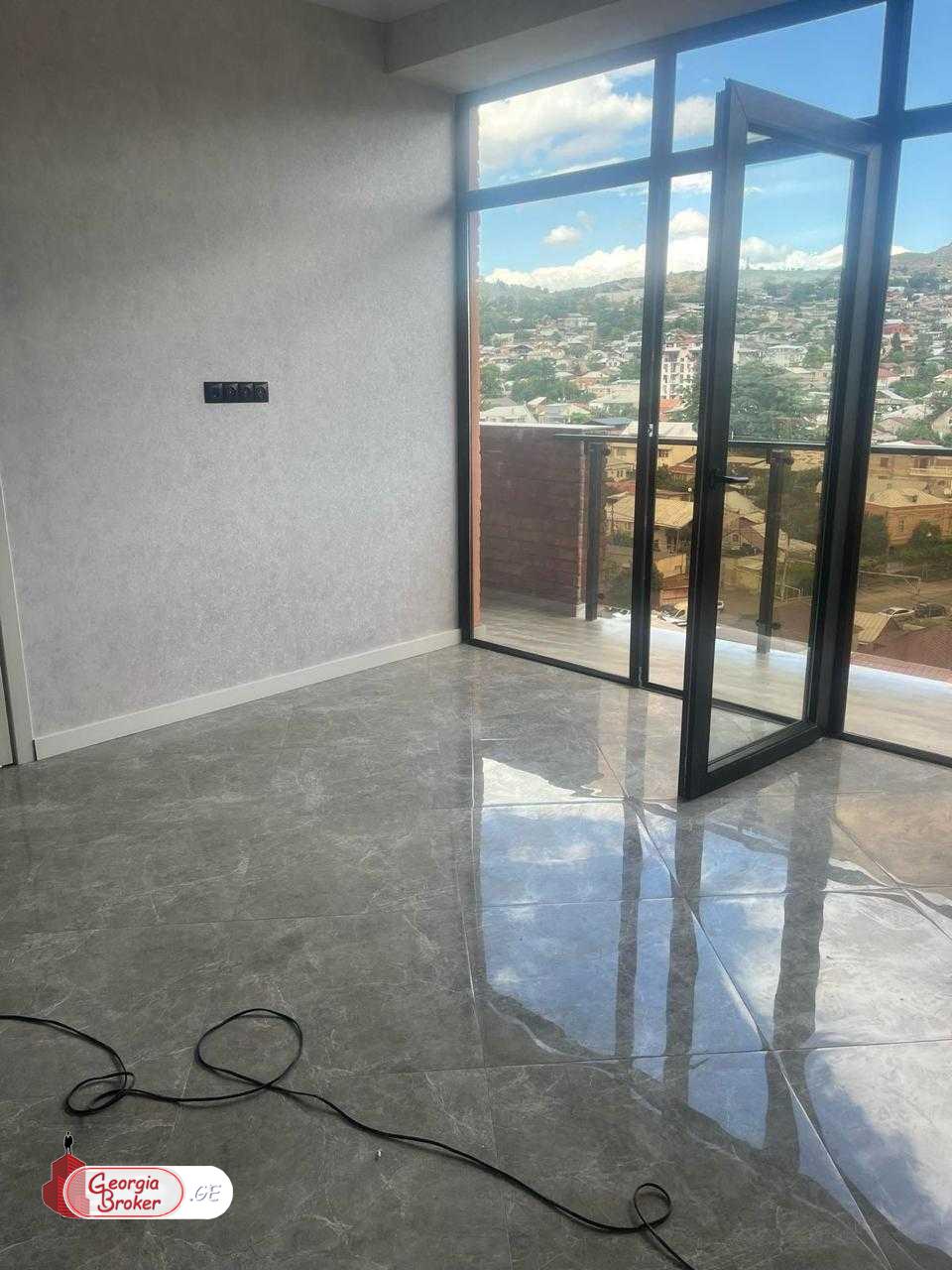 продается квартира с новым ремонтом 3-комнаты