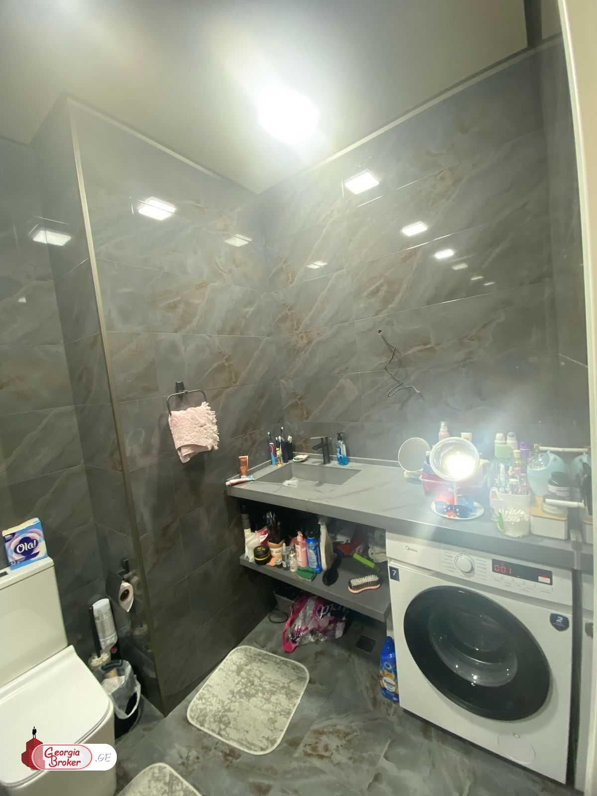 продается квартира с новым ремонтом 3-комнаты