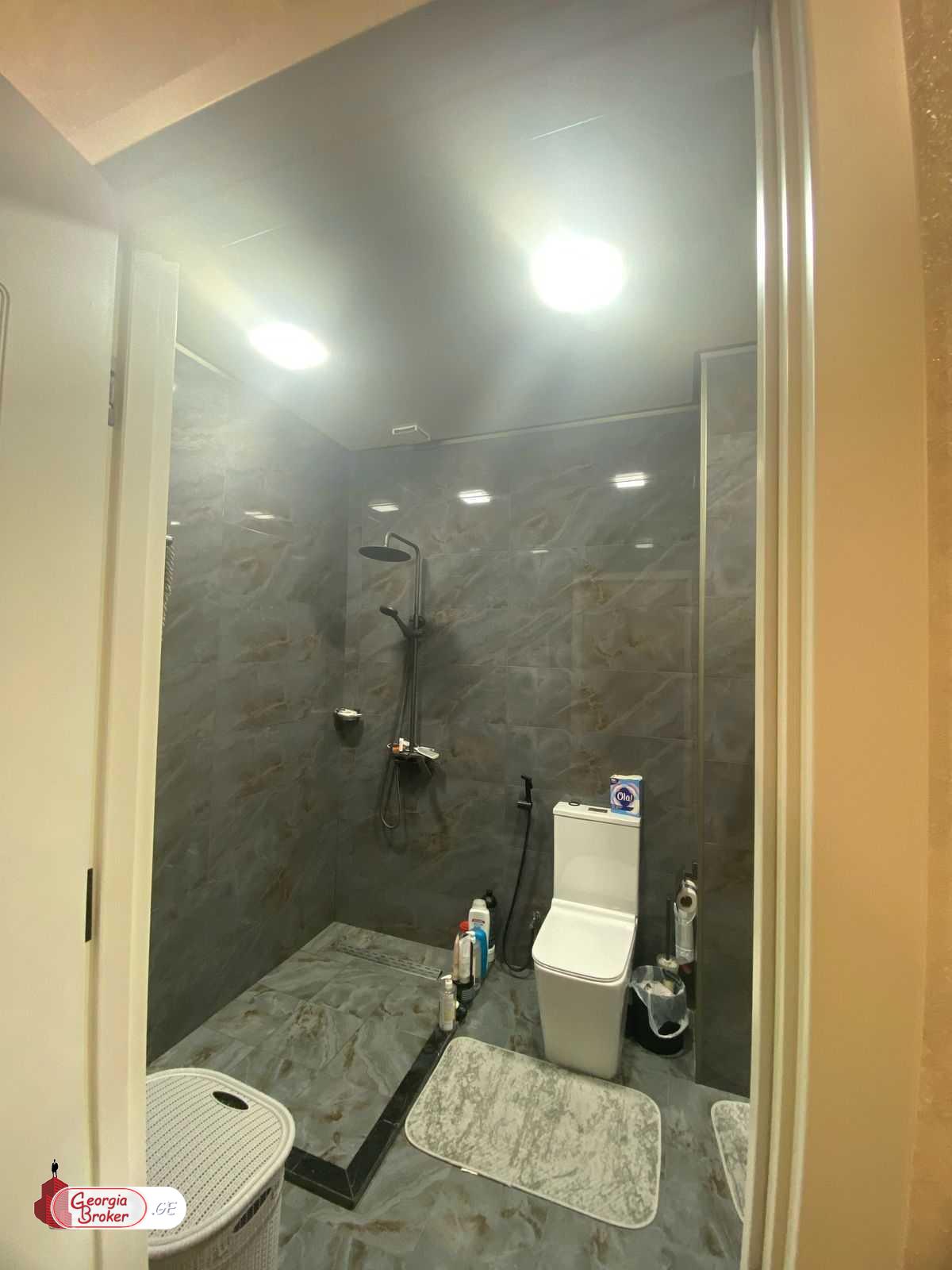 продается квартира с новым ремонтом 3-комнаты