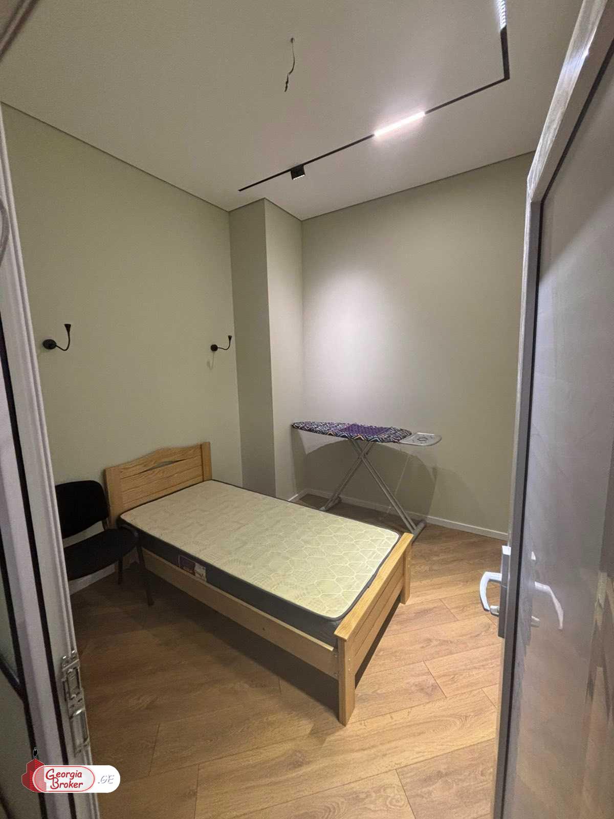 nearly repaired 2-room apartment for sale