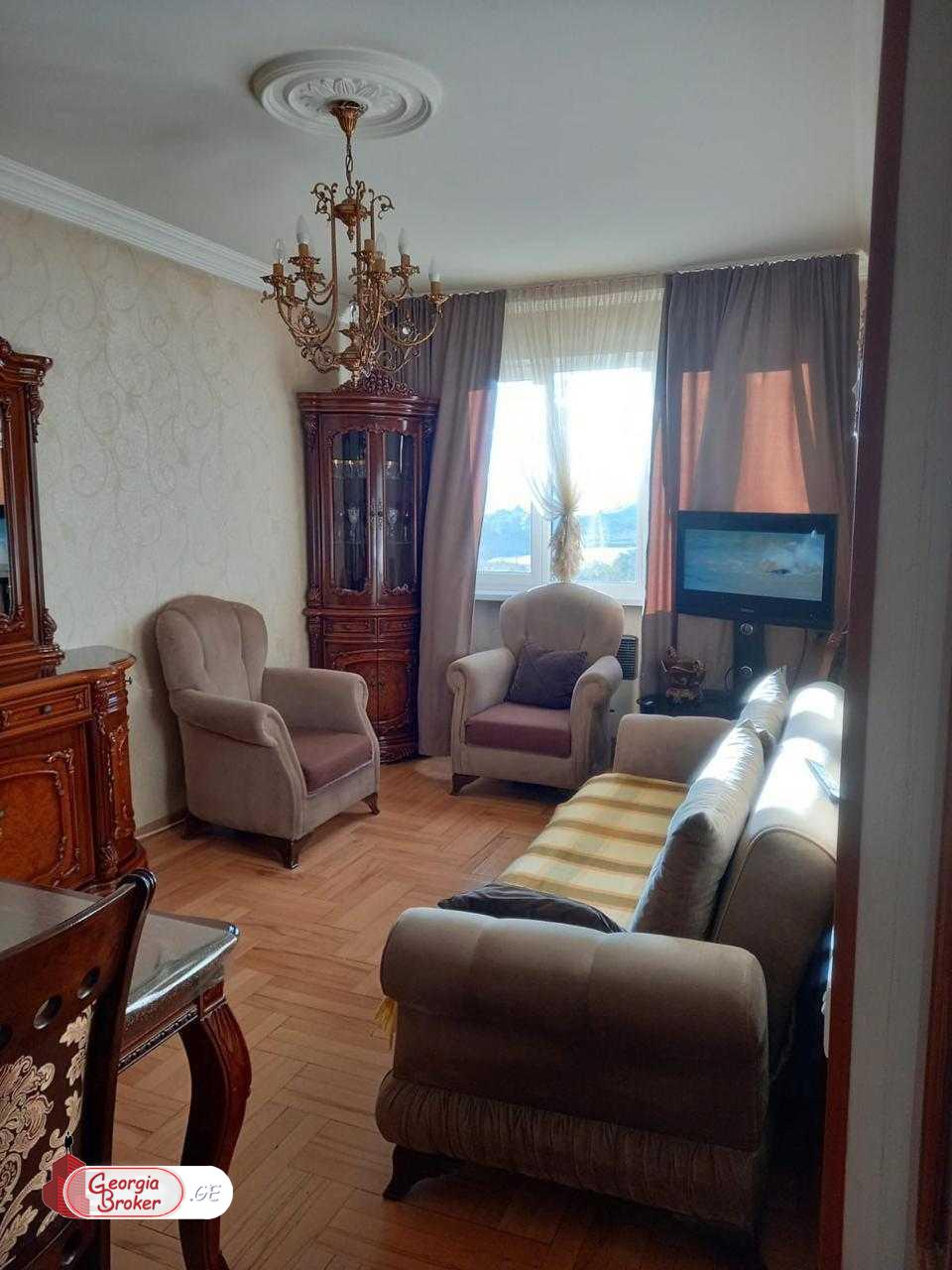 продается квартира с новым ремонтом 3-комнаты