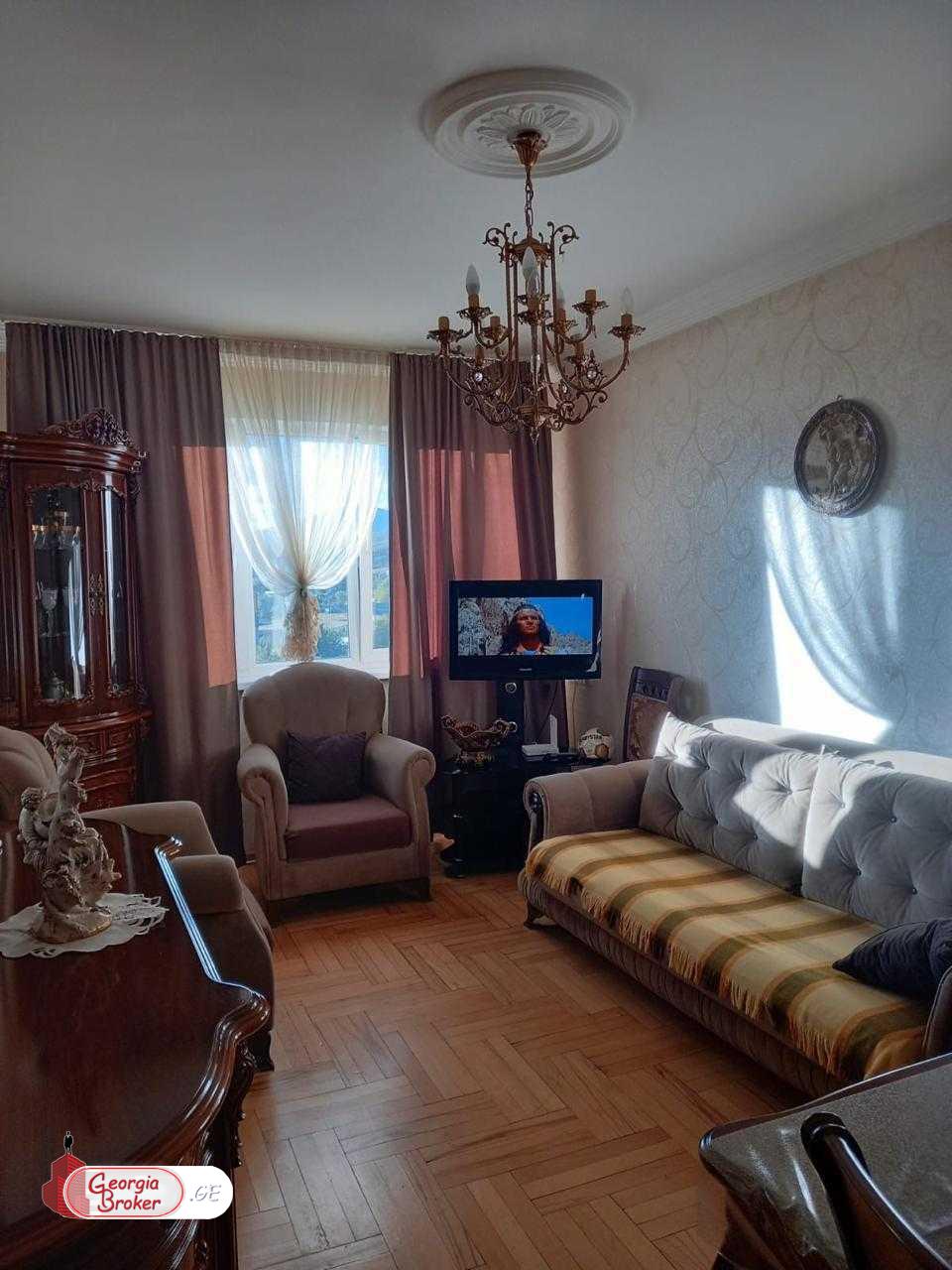 продается квартира с новым ремонтом 3-комнаты