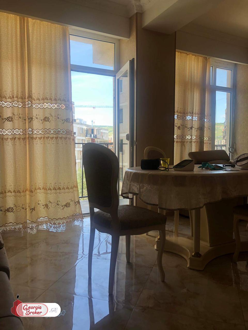 продается квартира с новым ремонтом 3-комнаты