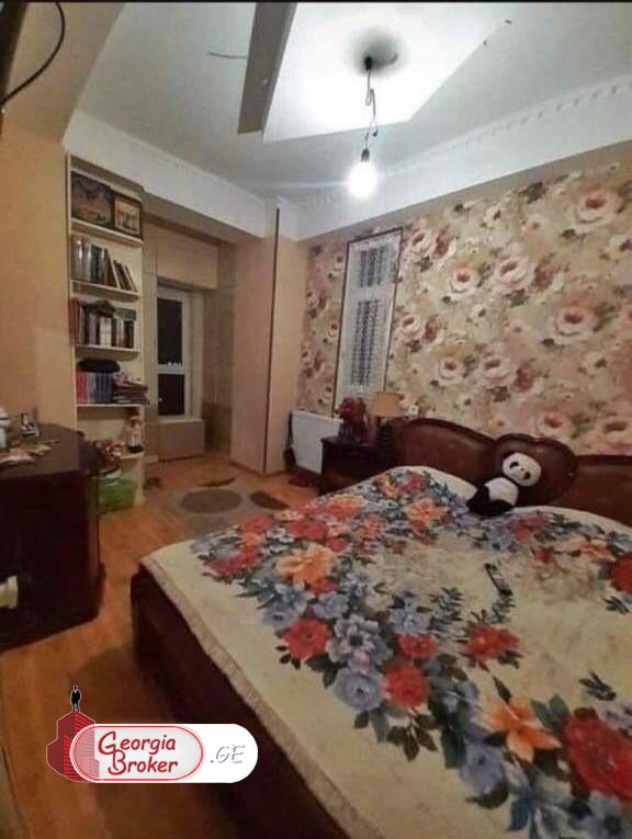 продается квартира с новым ремонтом 3-комнаты