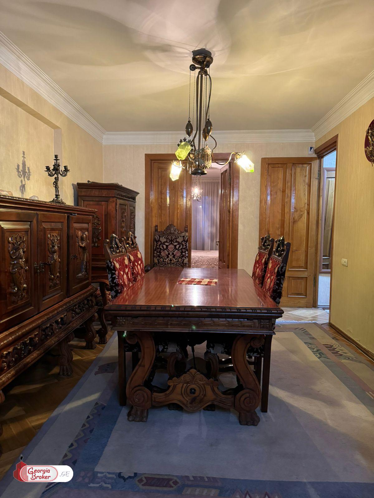 იყიდება ახალი გარემონტებული 4 ოთახიანი ბინა