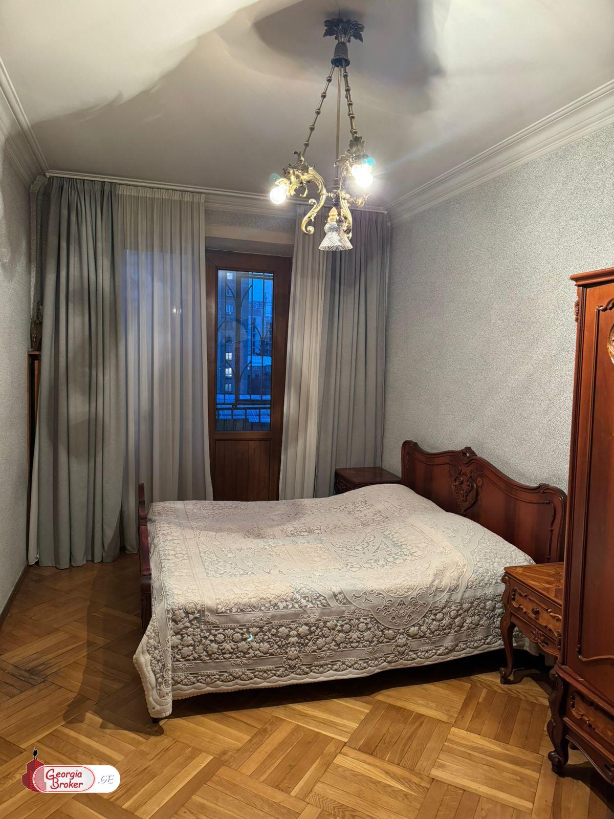 იყიდება ახალი გარემონტებული 4 ოთახიანი ბინა