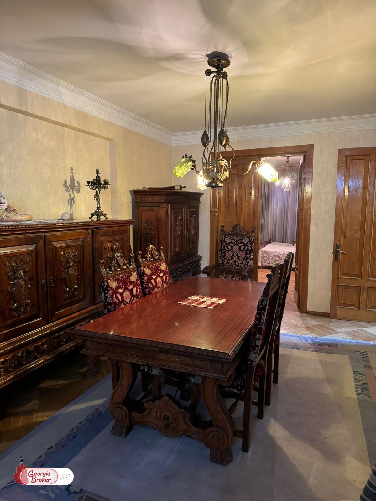 იყიდება ახალი გარემონტებული 4 ოთახიანი ბინა