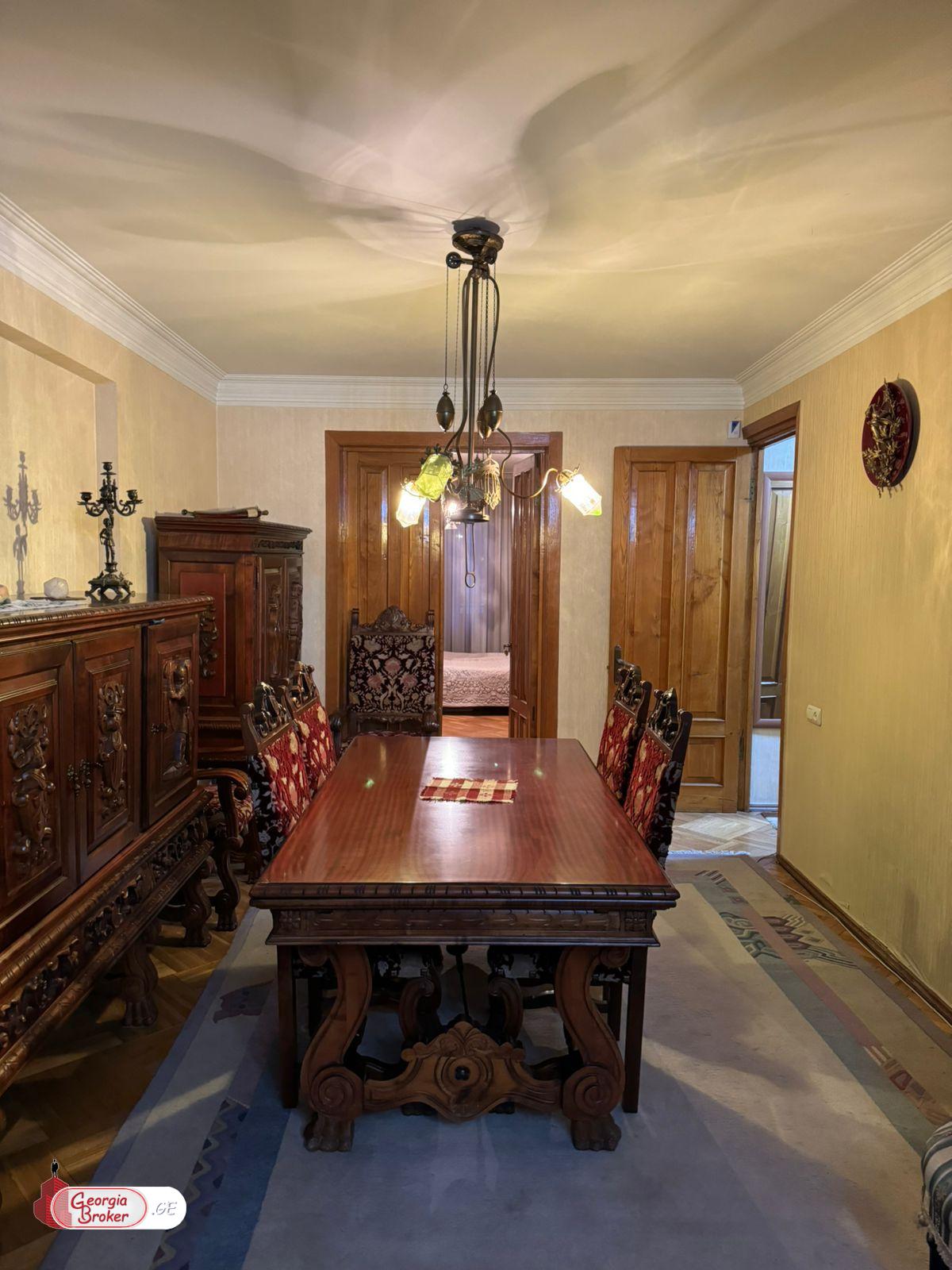 იყიდება ახალი გარემონტებული 4 ოთახიანი ბინა