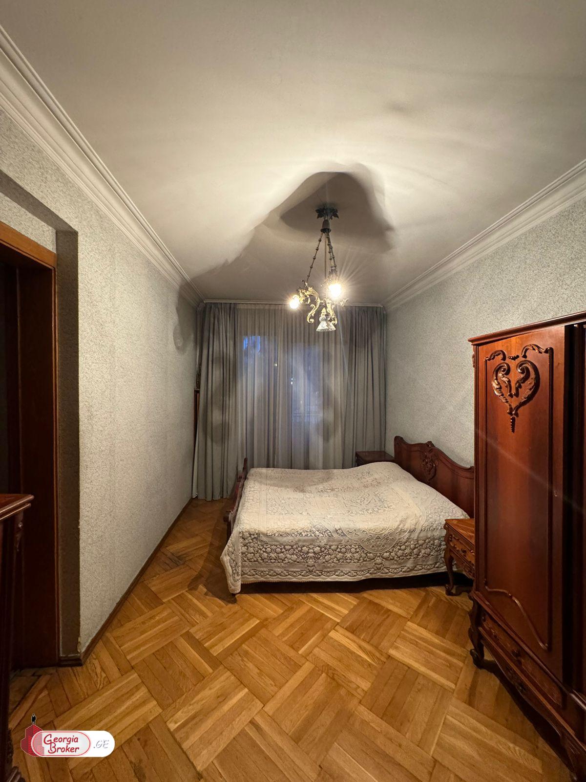 იყიდება ახალი გარემონტებული 4 ოთახიანი ბინა