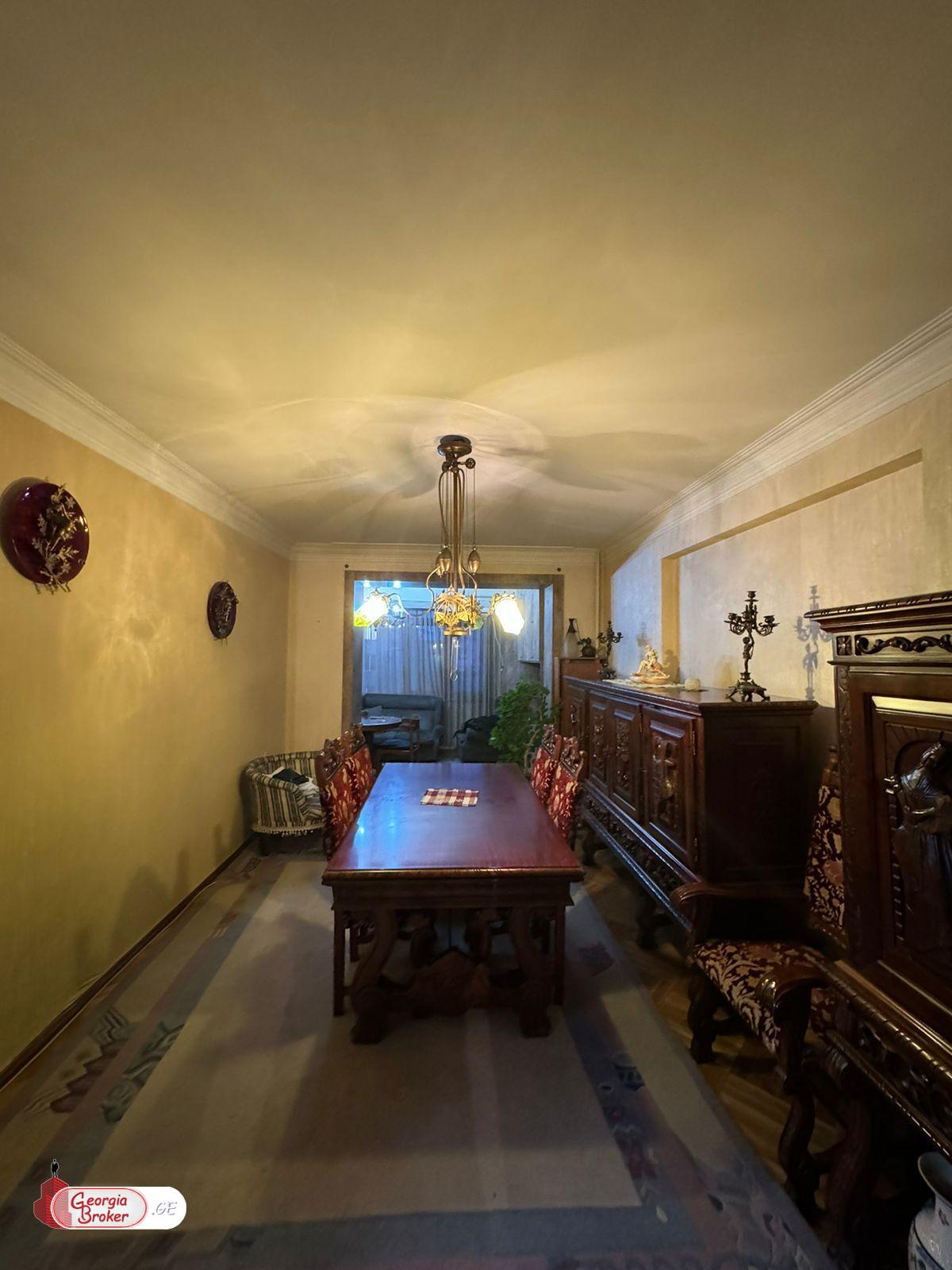 იყიდება ახალი გარემონტებული 4 ოთახიანი ბინა