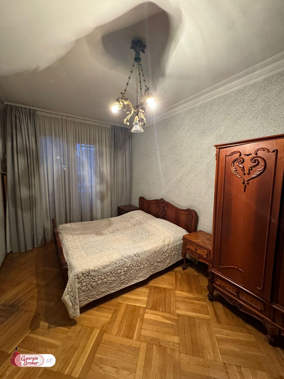 იყიდება ახალი გარემონტებული 4 ოთახიანი ბინა