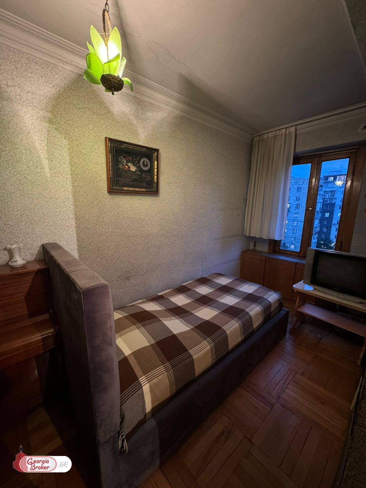 იყიდება ახალი გარემონტებული 4 ოთახიანი ბინა