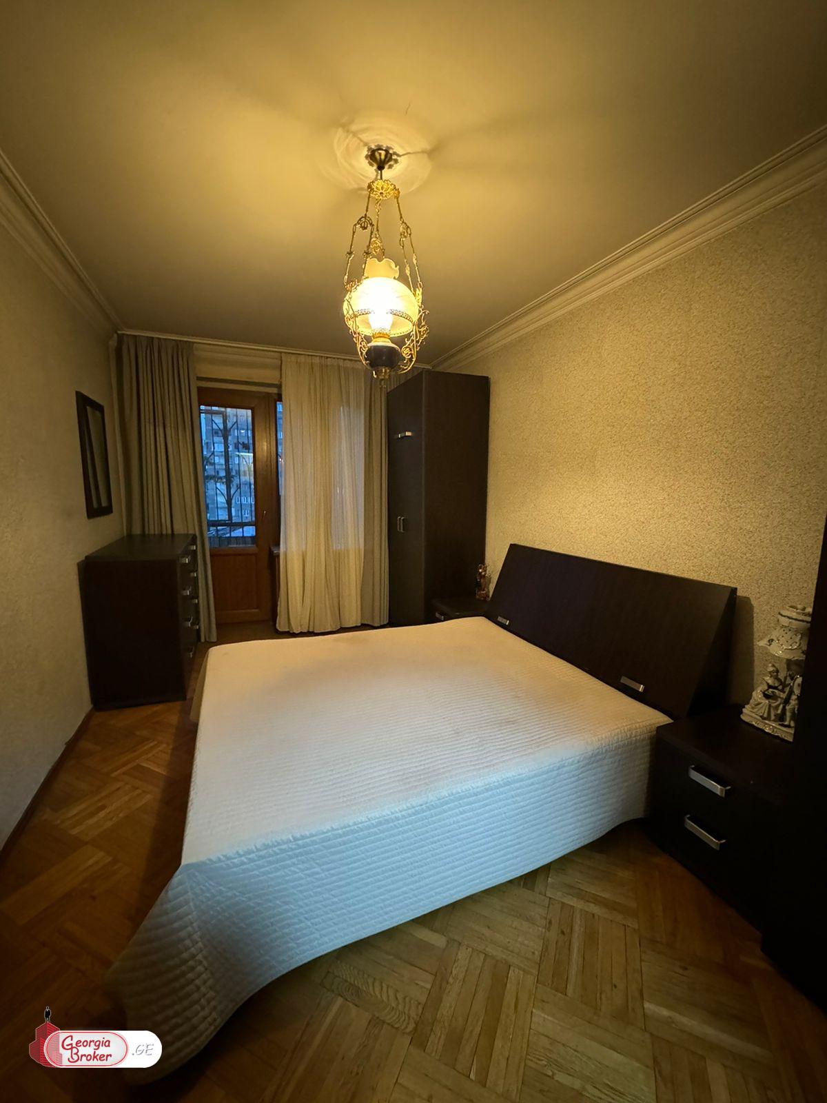 იყიდება ახალი გარემონტებული 4 ოთახიანი ბინა