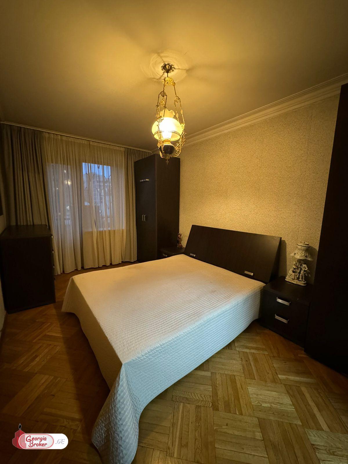 იყიდება ახალი გარემონტებული 4 ოთახიანი ბინა