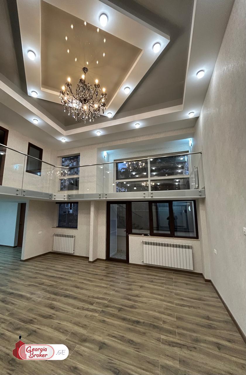 продается квартира с новым ремонтом 4-комнаты