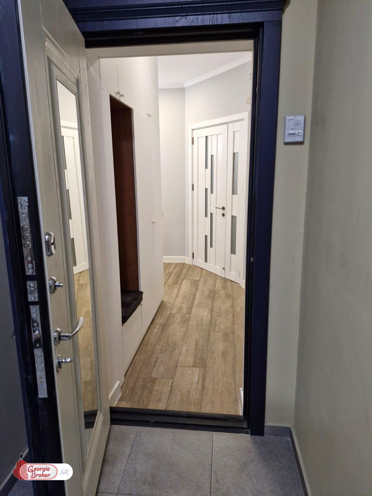 продается квартира с новым ремонтом 3-комнаты