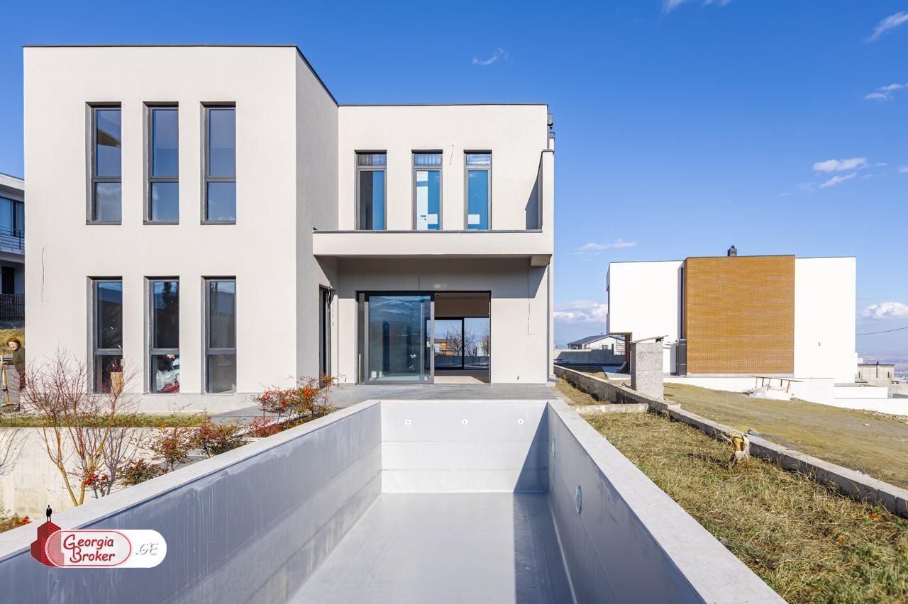 продается дом с новым ремонтом 5-комнат