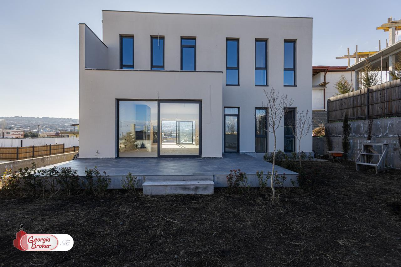 продается дом с новым ремонтом 5-комнат