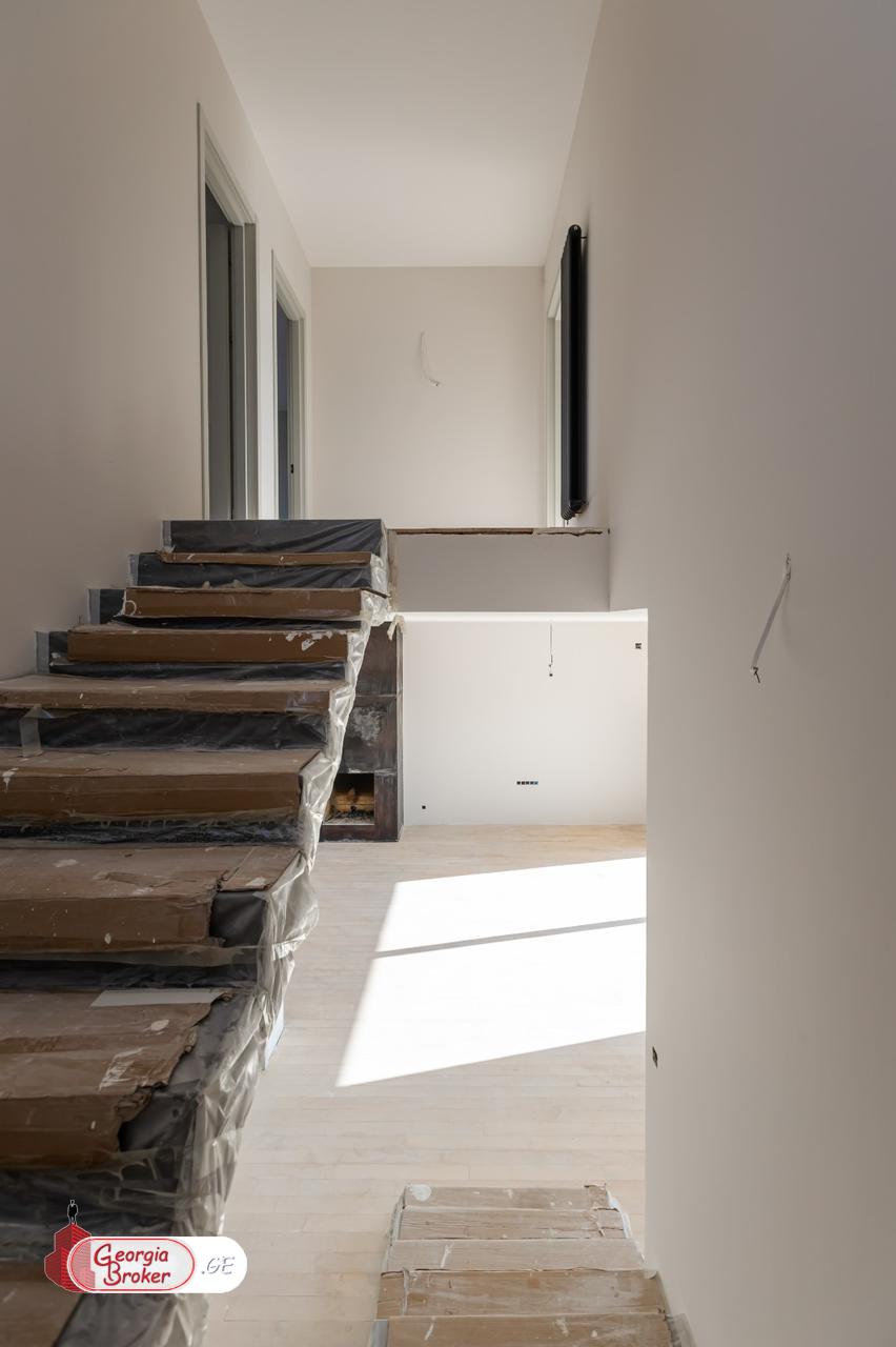 продается дом с новым ремонтом 5-комнат